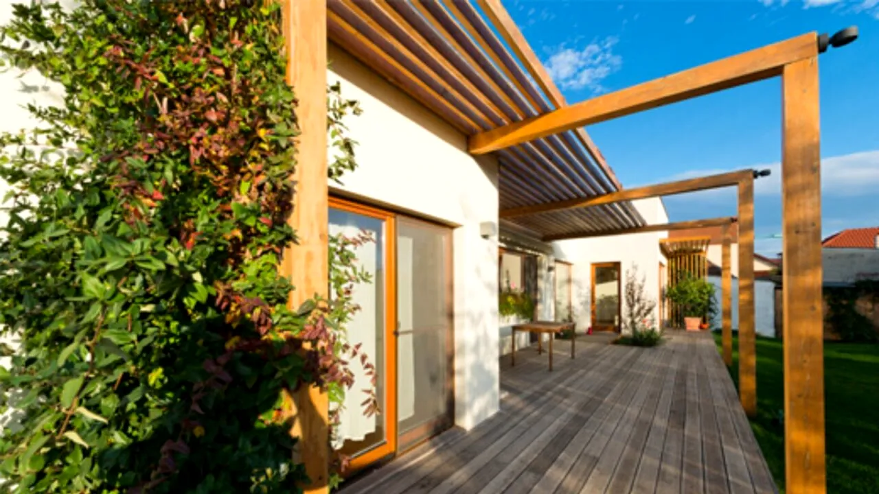 Lemnul versus BCA-ul și cărămida: de ce casele construite din lemn sunt alegerea multora?