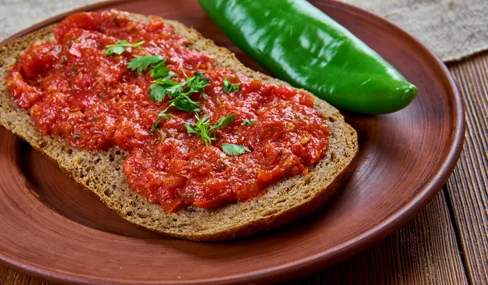 Ce condiment să adaugi în zacuscă pentru un gust autentic. Micul secret a fost transmis de la o generație la alta