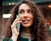 De ce tinerii din Generația Z evită să RĂSPUNDĂ la apeluri telefonice. Explicația psihologilor