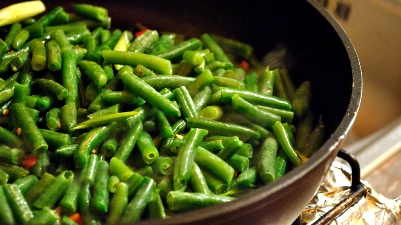 REȚETE DE POST. Cum se prepară mâncarea de fasole verde