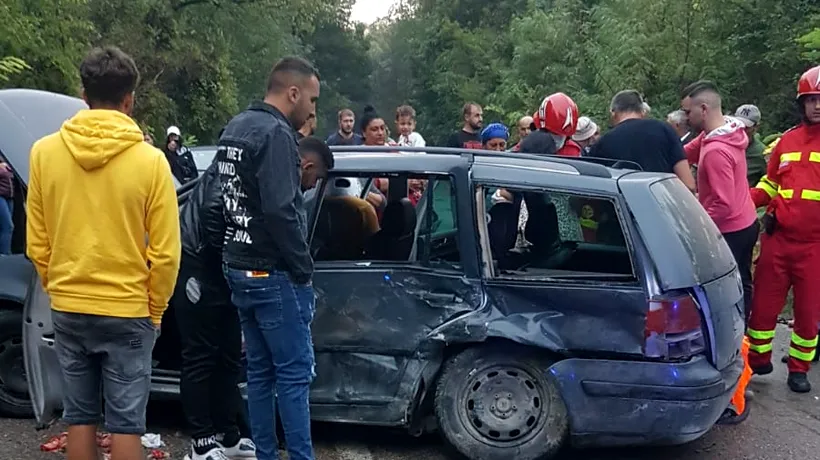 O femeie a murit și alte nouă persoane au fost rănite, între care trei copii, într-un grav accident produs în județul Constanța