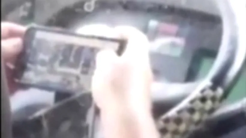 Șofer RATB, surprins în timp ce juca Pokemon Go în trafic