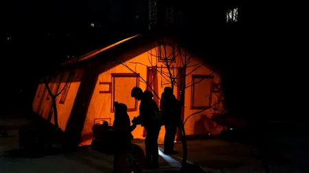 Atacurile Rusiei au devastat rețeaua energetică a Ucrainei: milioane de oameni sunt fără căldură la -20°C. „Corturi de încălzire”, instalate la Kiev