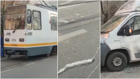 VIDEO | Un tramvai a deraiat în zona Baicului din Capitală. Mai multe mașini au fost avariate