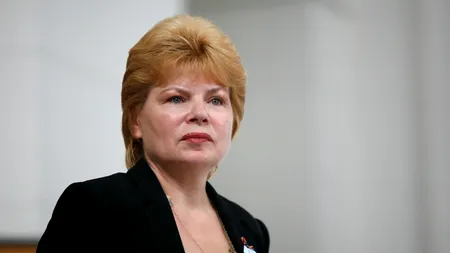 Cine a sunat-o pe Mona Pivniceru, după ce a fost fotografiată în mașina lui Andrei Năstase, și i-a transmis 