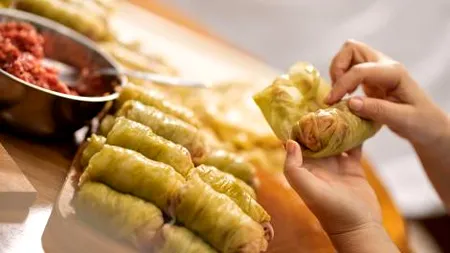 Sarmalele ROMÂNEȘTI, vedetele mesei de Crăciun în Luxemburg