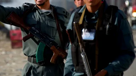 Trei bărbați îmbrăcați în uniforme de polițiști au ucis un soldat NATO în Afganistan