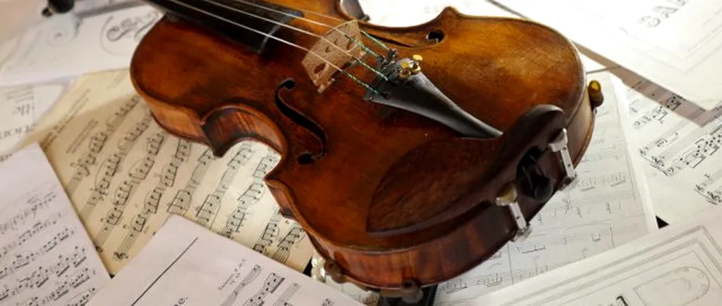 O vioară în valoare de 100.000 de euro, găsită de o femeie lângă un tomberon din Paris