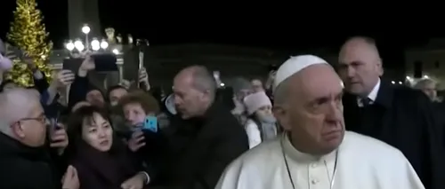 Incident la Vatican. Gestul Papei Francisc, după ce o femeie din mulțime l-a înșfăcat de mână - VIDEO