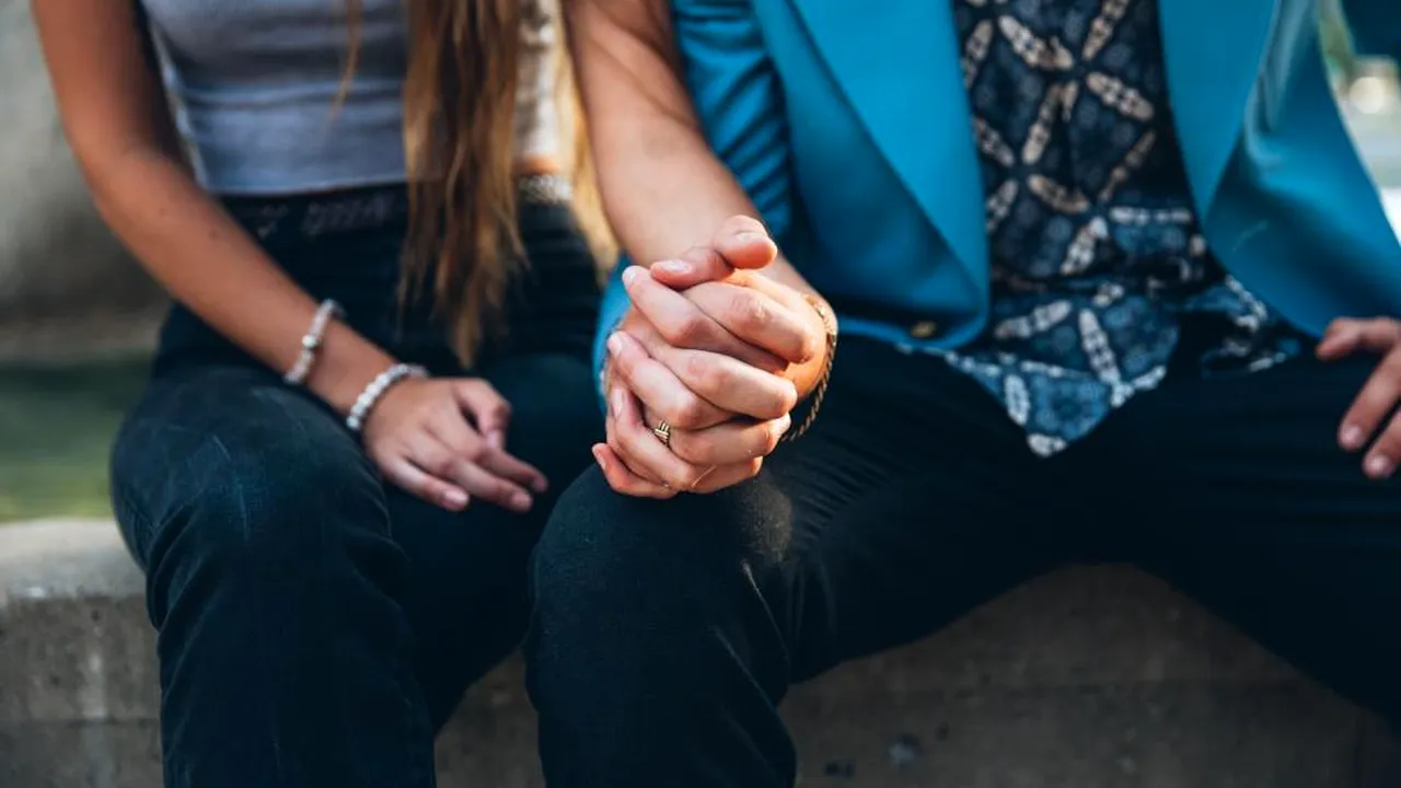 Sebastian, de 52 de ani, stabilit în Franța, și-a părăsit nevasta și copilul pentru o AMANTĂ cu 29 de ani mai tânără. „Mi-a cerut să fim discreți”