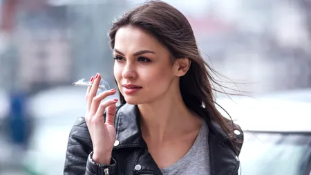 Un oraș din România interzice FUMATUL în spațiul public. Primar: Mă gândesc la asigurarea unor locuri cu spațiu delimitat pentru fumători