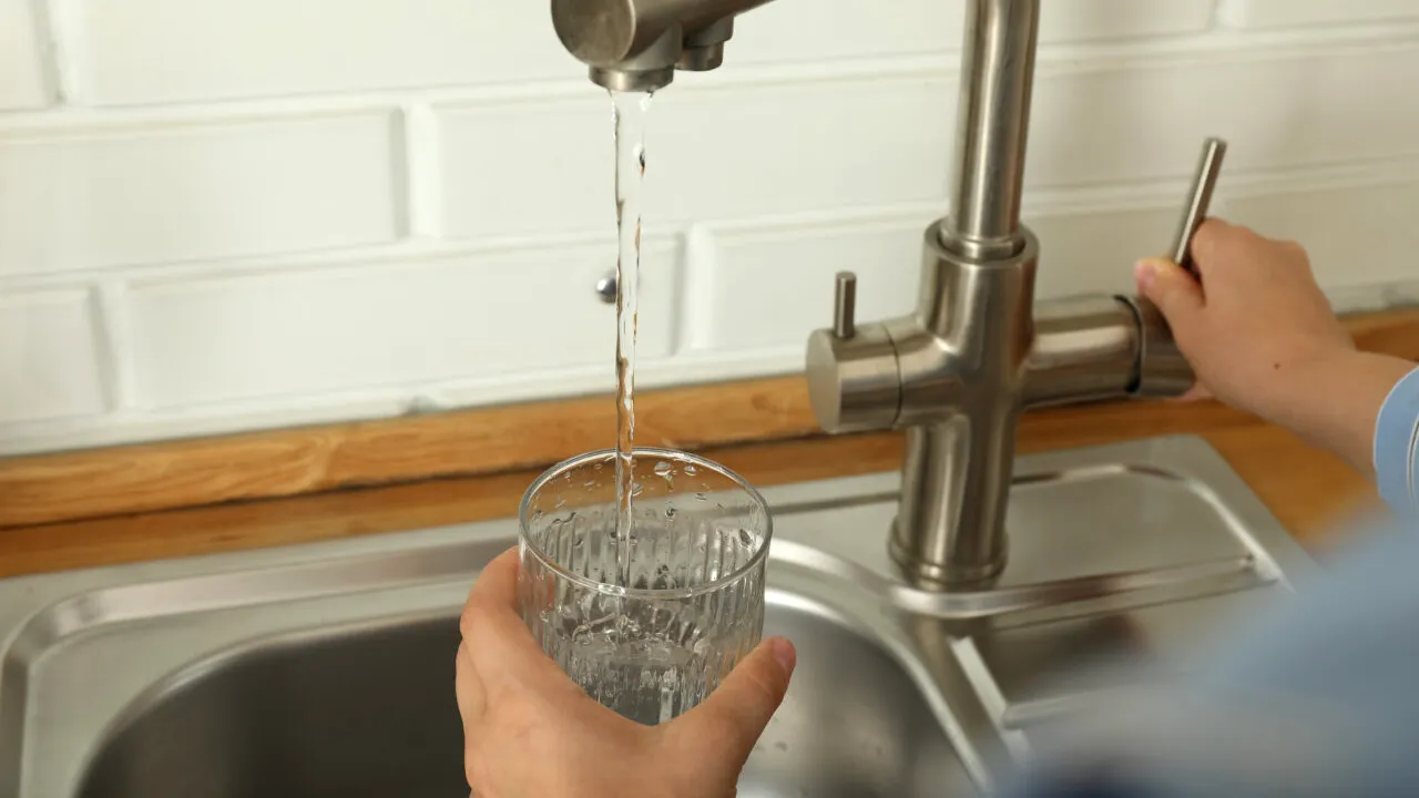 Orașul din România, unde se oprește apa noaptea. Care este motivul