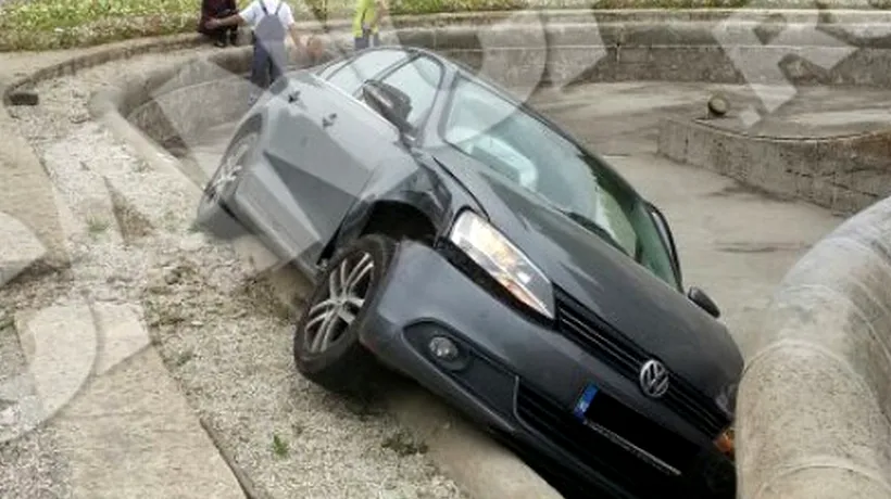O mașină a ajuns în Fântâna Miorița și două persoane au fost rănite, în urma unui accident
