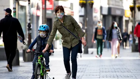 RELAXARE. Polonia renunță la obligativitatea purtării măștilor de protecție în spațiile deschise