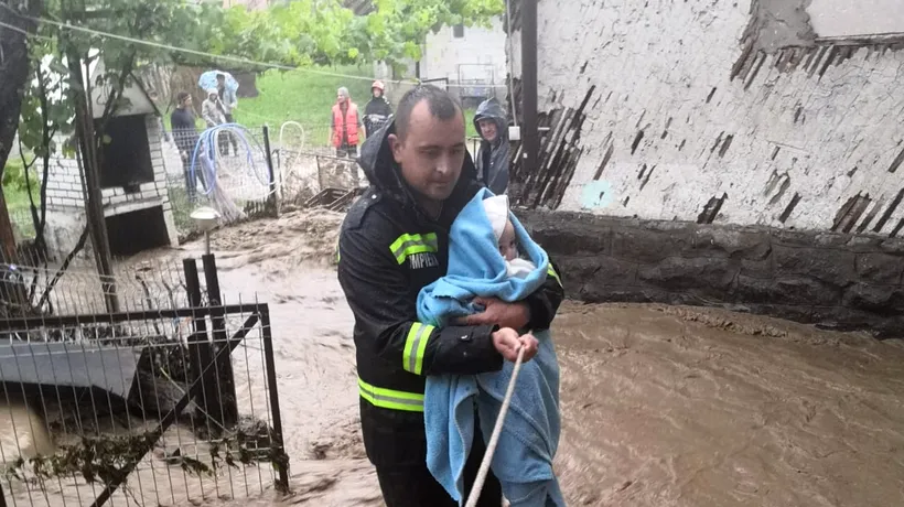 DEZASTRU. Inundații în 161 de localități din 29 de județe, în ultimele 24 de ore. Trei oameni au murit și o fetiță a fost luată de viitură