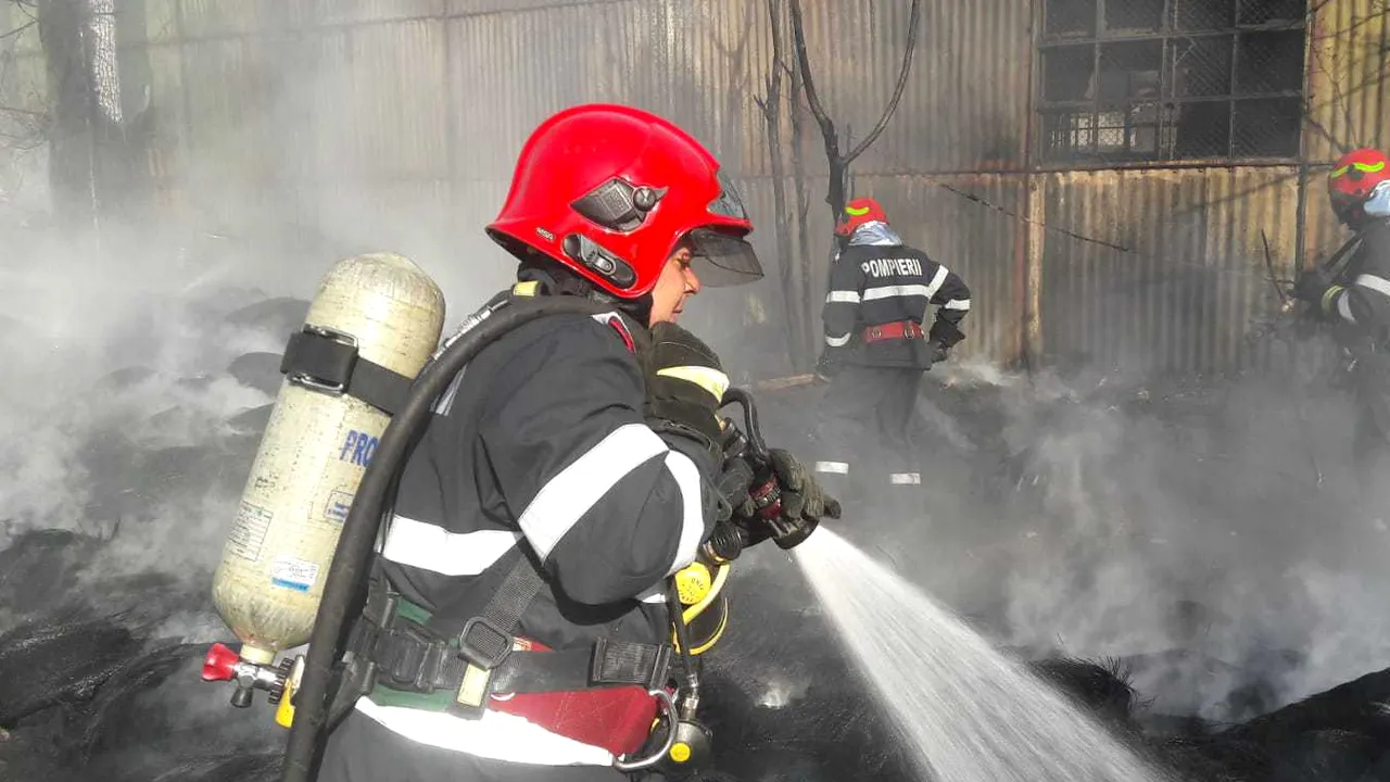 INCENDIU în Măgurele, la un depozit de anvelope, cu degajări mari de fum - FOTO