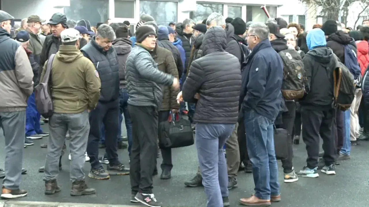 Nou protest la IAR Ghimbav. Sindicaliștii critică Guvernul că dă contracte uriașe pe piața externă și ignoră producătorii locali. „Pentru prima dată din 1969 până în prezent”