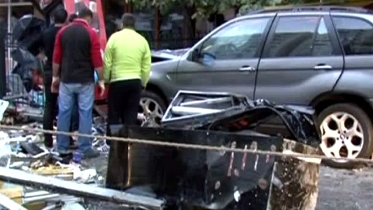 O polițistă băută a spulberat un chioșc de ziare și a rănit-o pe vânzătoare, apoi a fugit de la locul accidentului