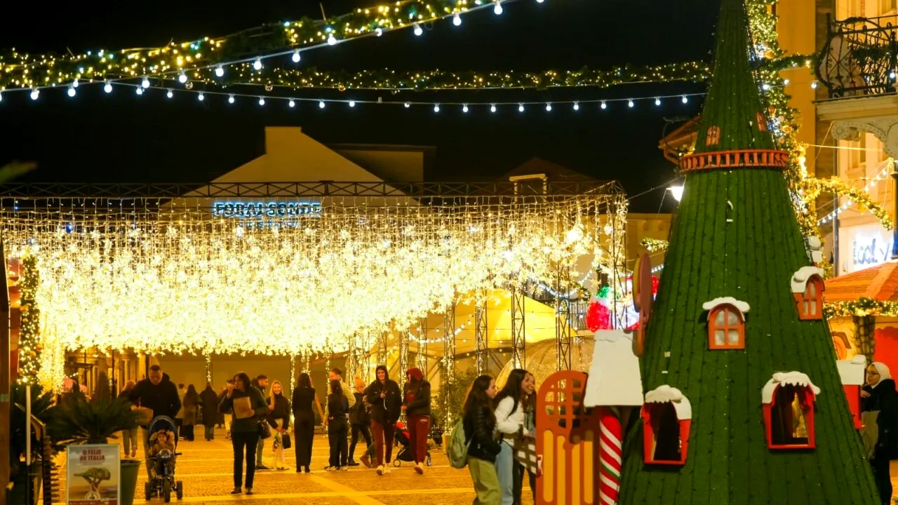 Jurnaliștii britanici scriu că în România se află cel mai frumos târg de Crăciun din Europa: „Este și foarte ieftin”