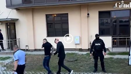 VIDEO. Cei opt bătăuși implicați în scandalul de sâmbătă din Craiova, aduși la judecătorie cu propunere de arestare preventivă