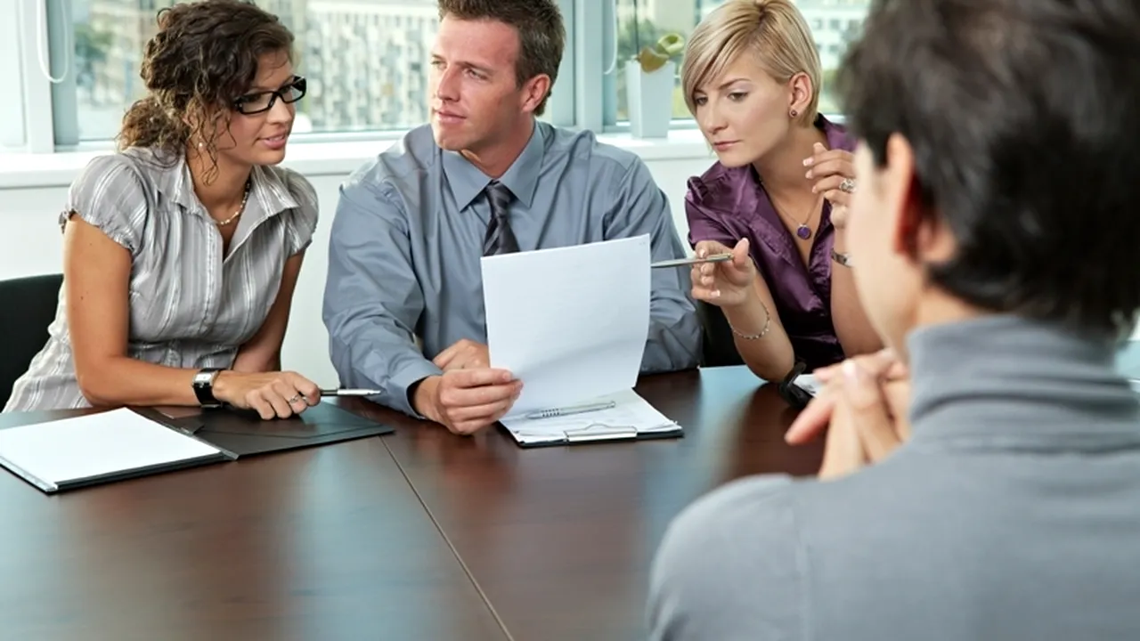 Angajatorii americani ar vrea să recruteze mai mulți tineri, dar se confruntă cu două probleme majore