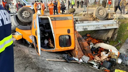A fost prins șoferul care e bănuit că a provocat accidentul din Giurgiu și apoi a fugit. Manevra sa ucigașă, soldată cu 2 morți și 6 răniți, a fost surprinsă de o cameră de supraveghere (VIDEO)
