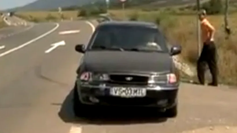 VIDEO: Ce face un șofer nervos când observă că e filmat