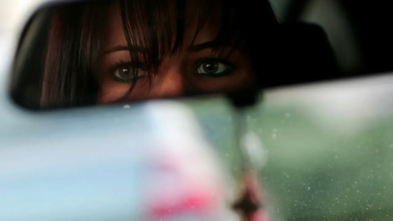 Ce greșeli fac femeile la volan