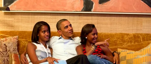 Barack Obama a urmărit, de la Casa Albă, împreună cu fiicele sale discursul Primei Doamne de la Convenția Democrată