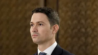 Robert Sighiartău, secretarul general al PNL, anunță că Partidul Național Liberal este pregătit să treacă în opoziție. Refuză un guvern cu PSD