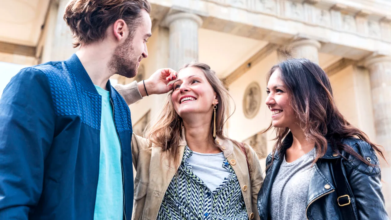 Guvernul caută 200 de studenți și elevi pentru internship la Palatul Victoria. Cu cât vor fi remunerați