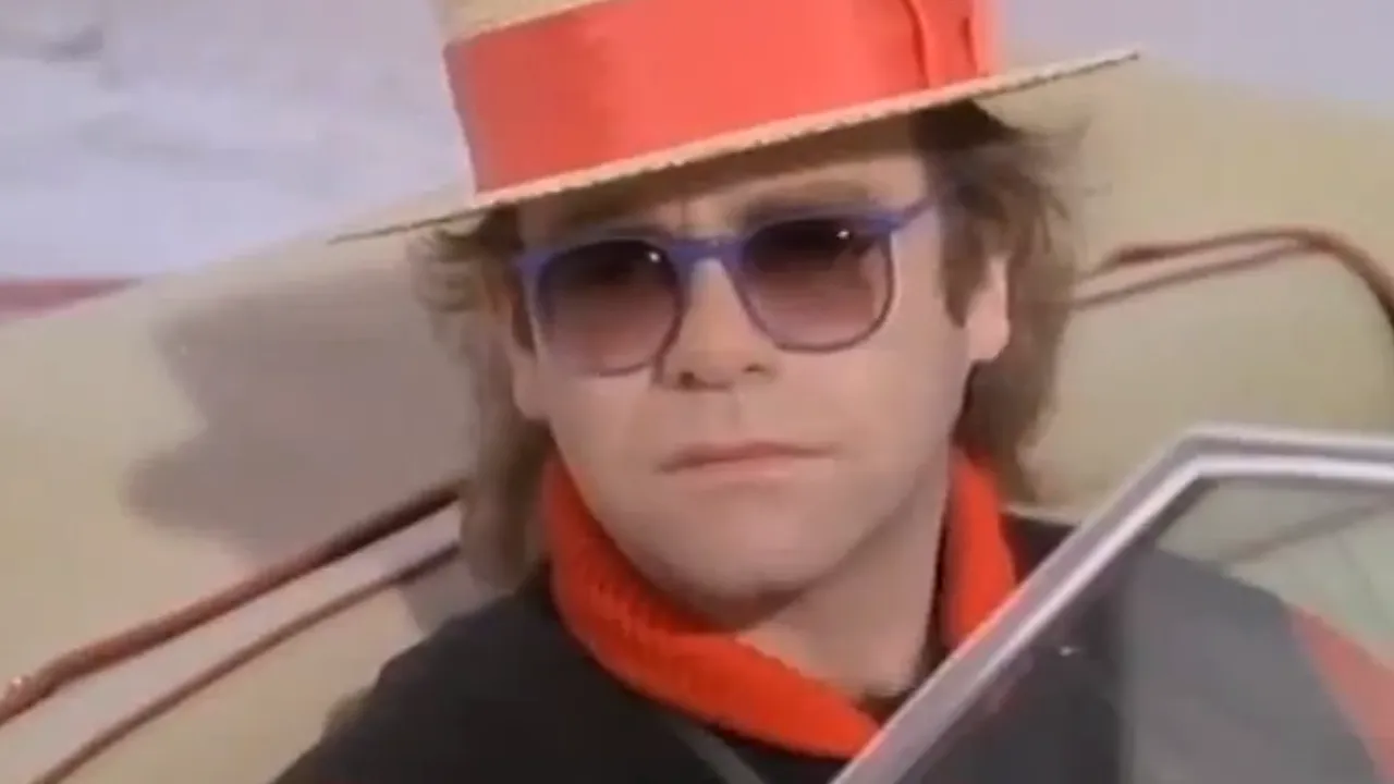 Elton John a câștigat un proces în care era acuzat că a plagiat versurile piesei 