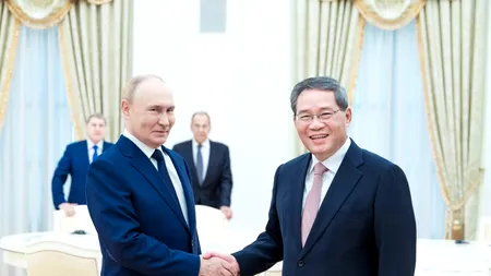 Putin salută dezvoltarea relațiilor economice sino-ruse, în timpul vizitei premierului Chinei la Kremlin