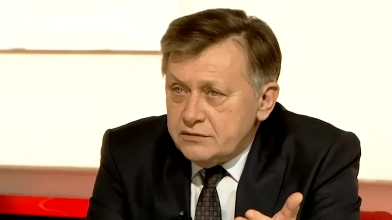 Crin Antonescu, replică pentru Nicușor Dan: „MINȚIȚI! Nu există niciun contract semnat de mine pentru vreo vânzare”