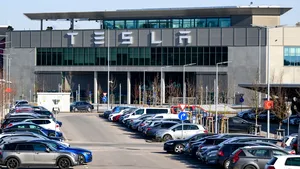 Programul Rabla Tesla. Cu ce viteză scade prețul „BOLIDULUI ELECTRIC”