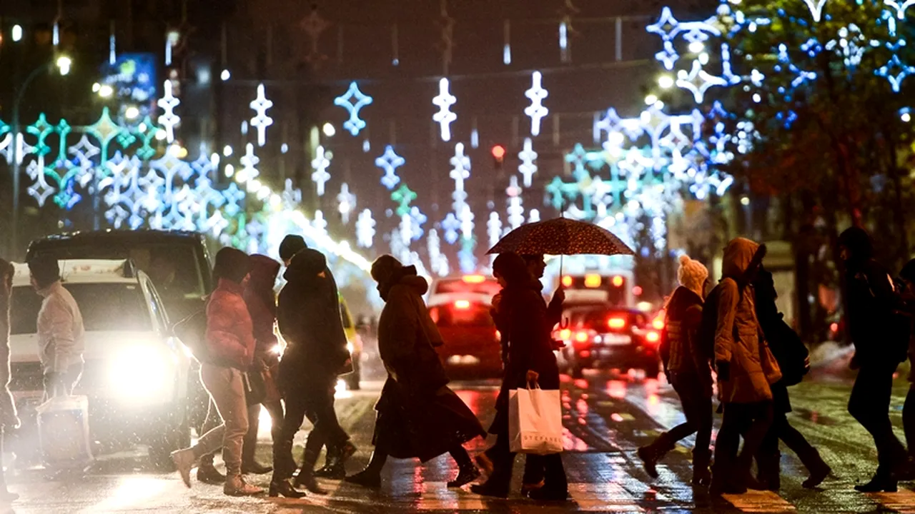 Se aprind luminițele de Crăciun în București. Care este tema decorului festiv din Capitală în acest an