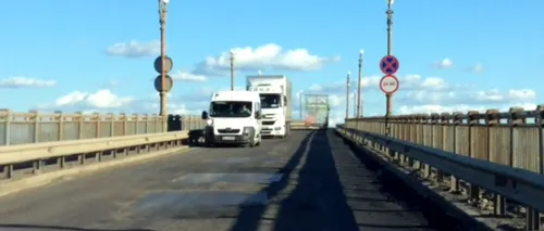 Noi restricții la circulația pe Podul de la Giurgiu. CNADNR recomandă șoferilor să treacă cu bacul în Bulgaria