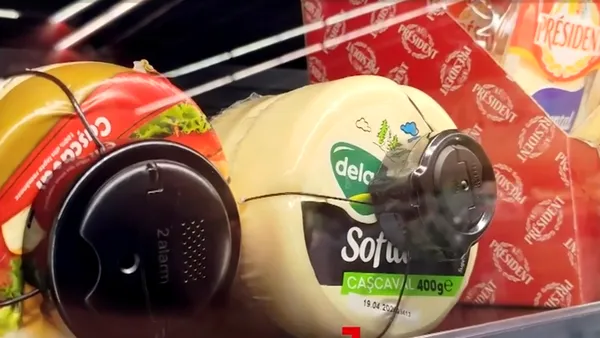 Ce se mai fură din supermarketuri: Și produsele de până la 10 lei au ajuns să fie protejate cu sistem antifurt