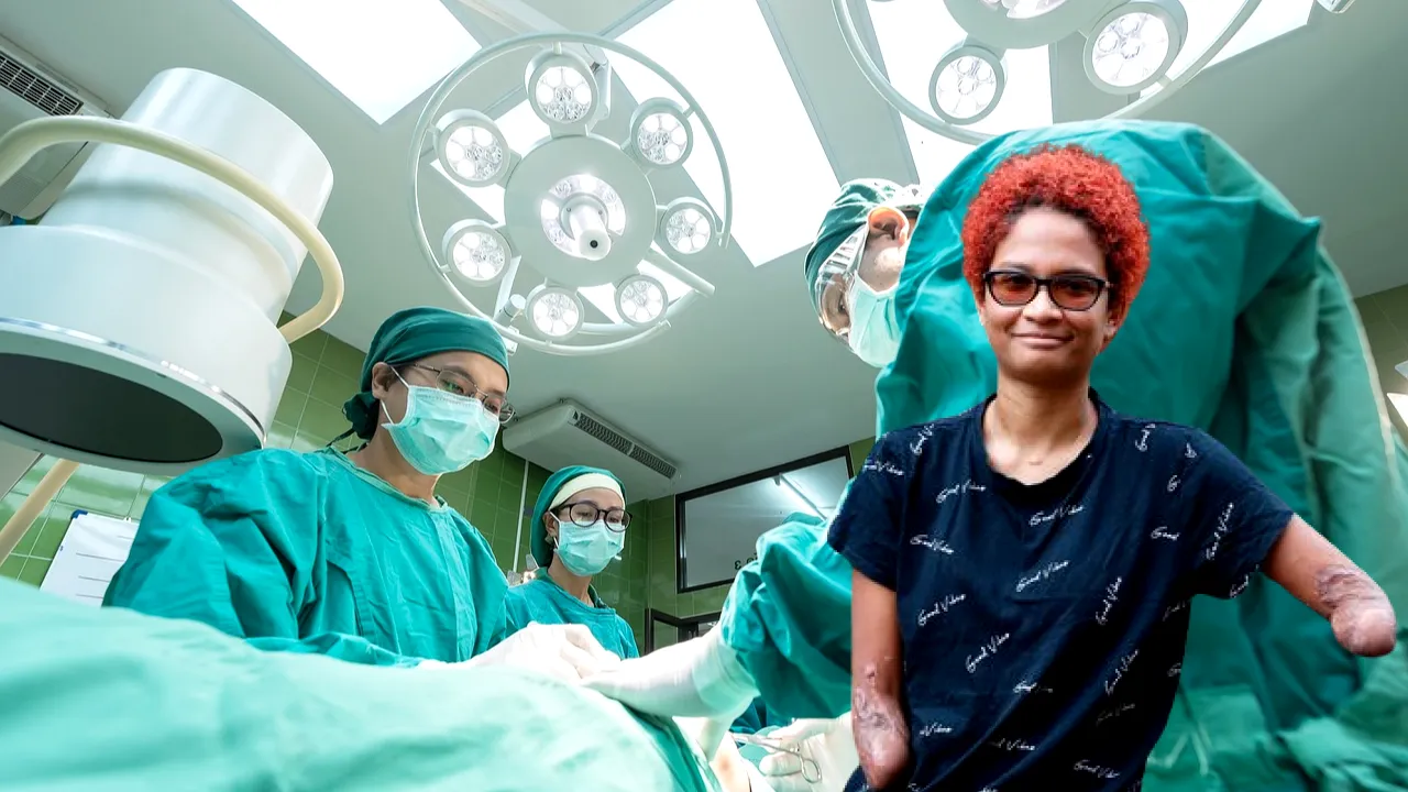 Vacanță de coșmar pentru o tânără dansatoare. O boală cruntă mutilat-o pe viață. S-a trezit din comă fără mâini și picioare