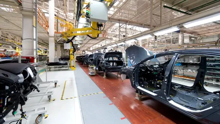 Lovitură pentru industria auto Europa în 2024. Principalii factori care au ÎNGENUNCHEAT vânzările de mașini