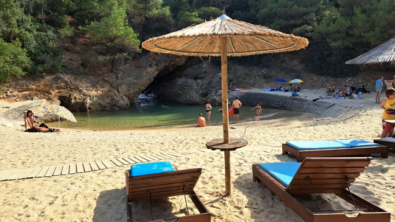 REGULI noi pentru turiștii din Grecia! Autoritățile grecești au implementat reglementări stricte