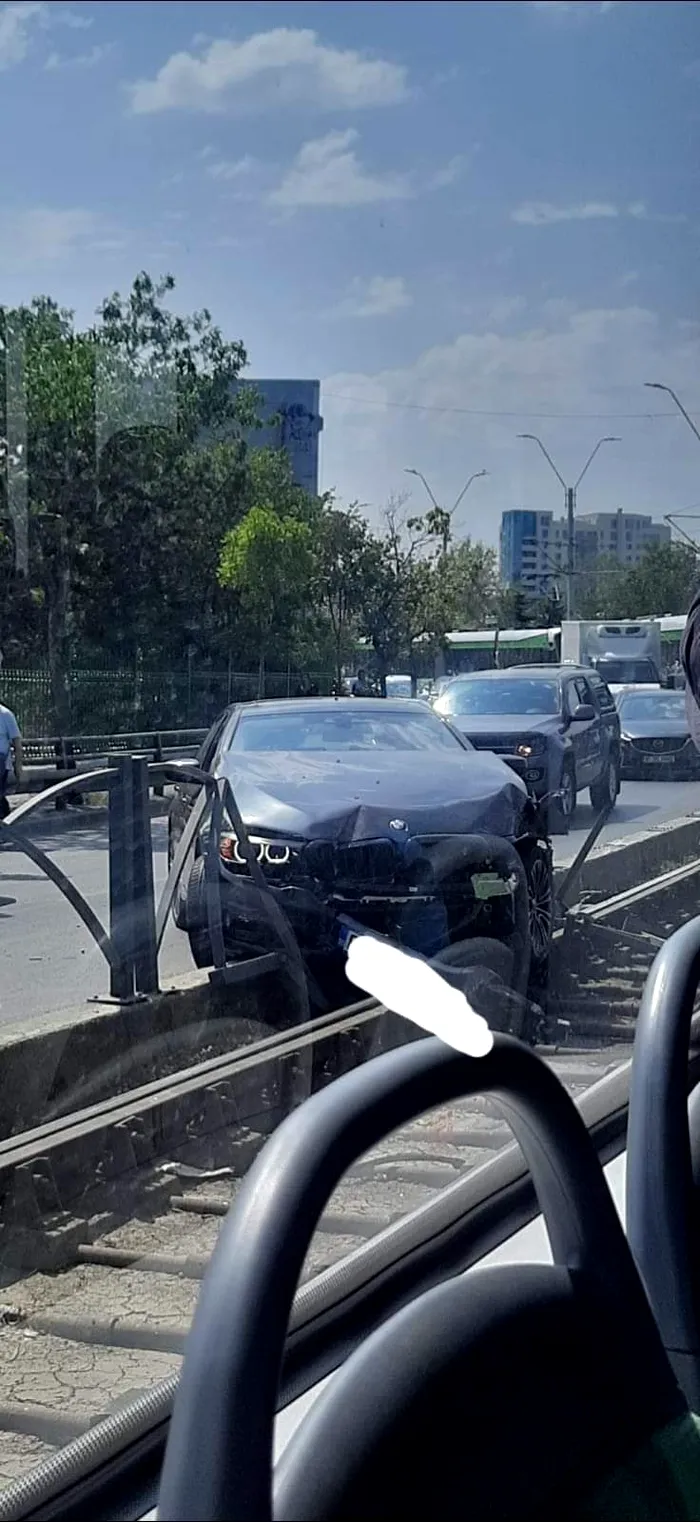 Șoferul unui BMW a provocat un accident în Capitală. Era beat! / Sursa foto: GÂNDUL