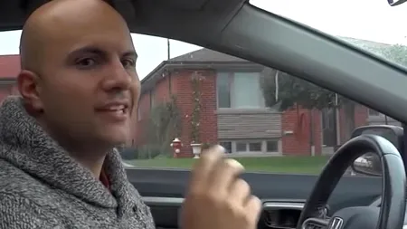 Cel mai sigur mod prin care poți deschide ușa la mașină, explicat pe îndelete. Ce presupune „metoda olandeză