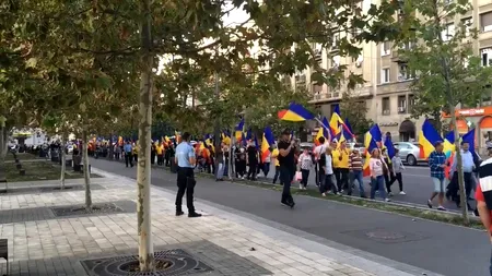Protestatarii din Piața Victoriei, în marș spre Parlament: „România, trezește-te!” (VIDEO)