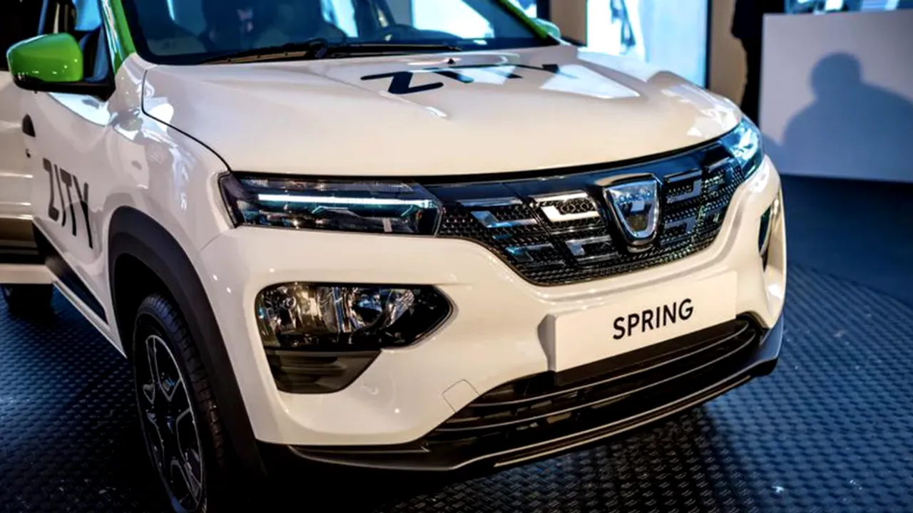 Avertismentul unui proprietar de Dacia Spring, după ce a fost cu automobilul la spălătorie: „Aveți grijă să nu spălați prea tare mașina, că sar bucăți din ea”