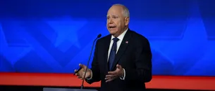 <span style='background-color: #1e73be; color: #fff; ' class='highlight text-uppercase'>FOTO-VIDEO</span> DEZBATERE SUA. Tim Walz folosește atacul Iranului asupra Israelului pentru a-l critica pe Trump: „Nu este ce avem nevoie acum”