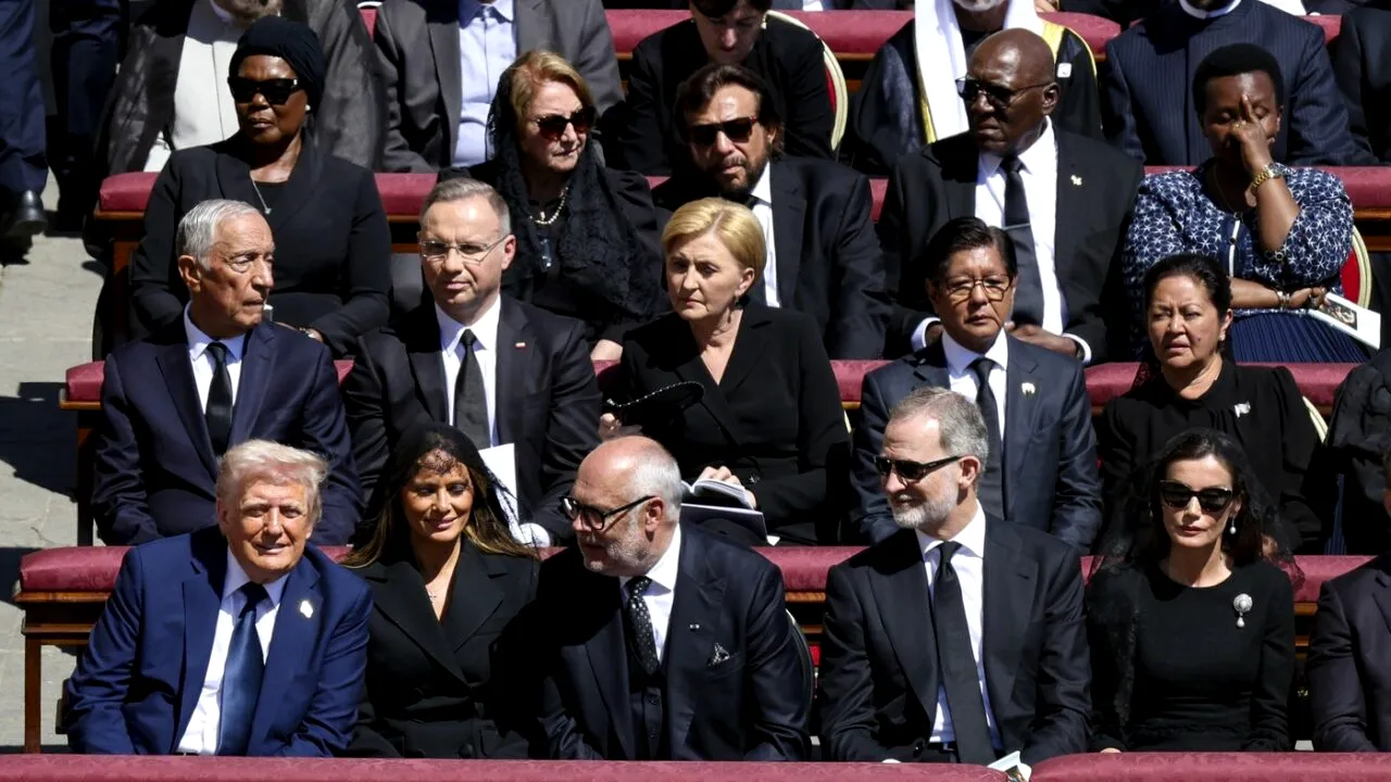 Liderul european care a stat lângă Trump la funeraliile Papei dezvăluie ce au vorbit despre Rusia: Mi-a promis că va face tot ce poate