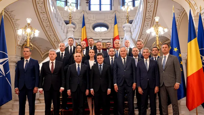 Guvernul Bolojan, JURĂMÂNT la Palatul Cotroceni / Bolojan: Sper că vom auzi de lucruri bune pentru România / Salut prelung cu Marian Enache, șeful CCR