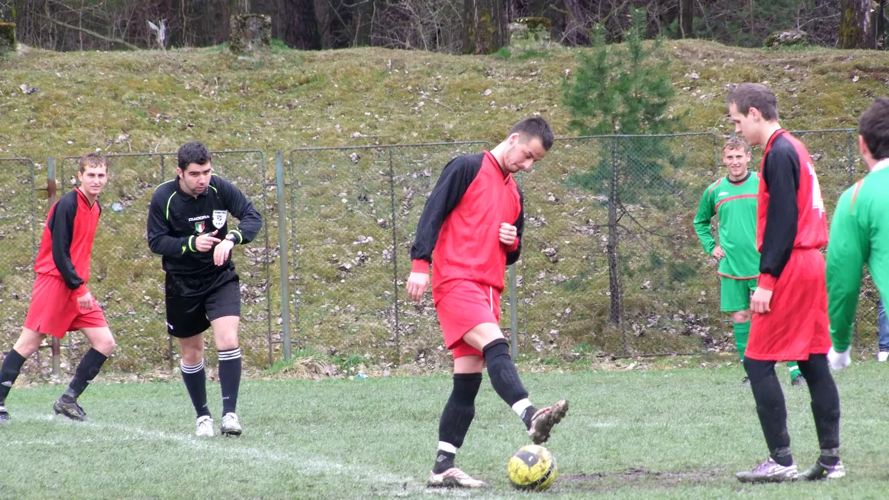 Președintele unui club de fotbal din România s-a SPÂNZURAT în curtea stadionului