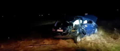 VIDEO | Mașină lovită de tren în județul Argeș. Șoferul de 62 de ani nu a ținut cont de semnalul sonor al locomotivei